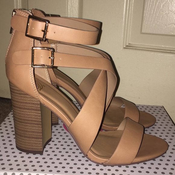 Camel wedge shoes. - Picture 2 of 5